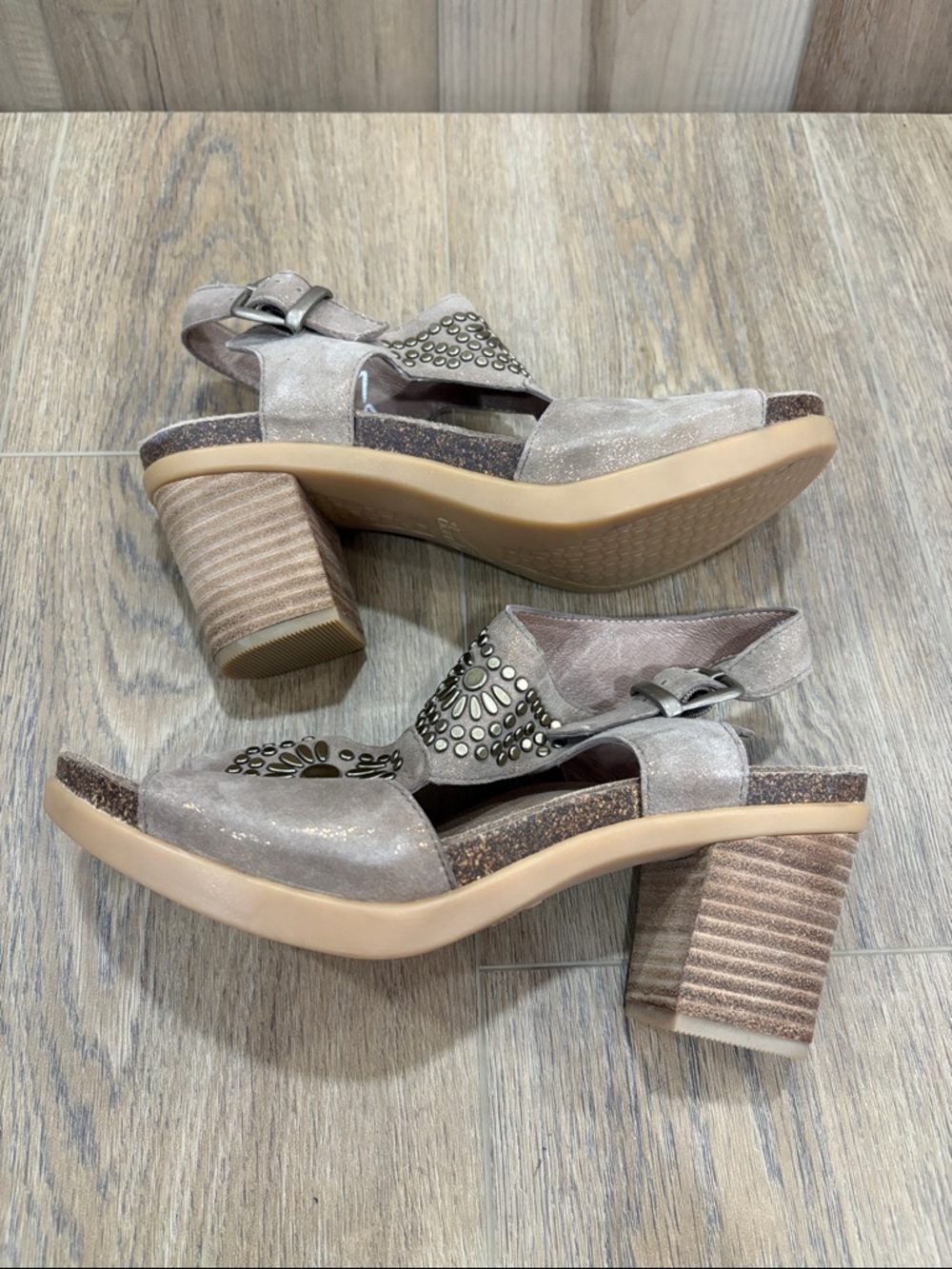 Dansko Deandra Stacked Heel Embellished Studded Buckle Sandal size 38 EUC - Picture 5 of 7